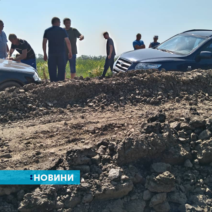 На трассе под Николаевом люди бросают автомобили в ямах, поскольку не могут проехать (ФОТО) 7