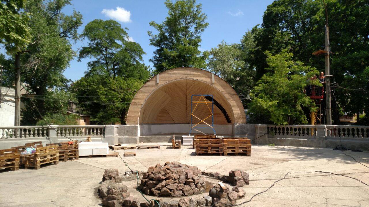 Перевоплощение️. В Николаевском ДОФе установили современное освещение, а скоро появятся экран и уличная мебель (ФОТО)