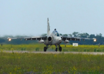 В Николаеве военные летчики отработали полеты в составе пары и звена. На очереди – ночная практика (ФОТО)
