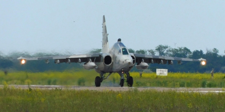 В Николаеве военные летчики отработали полеты в составе пары и звена. На очереди – ночная практика (ФОТО)
