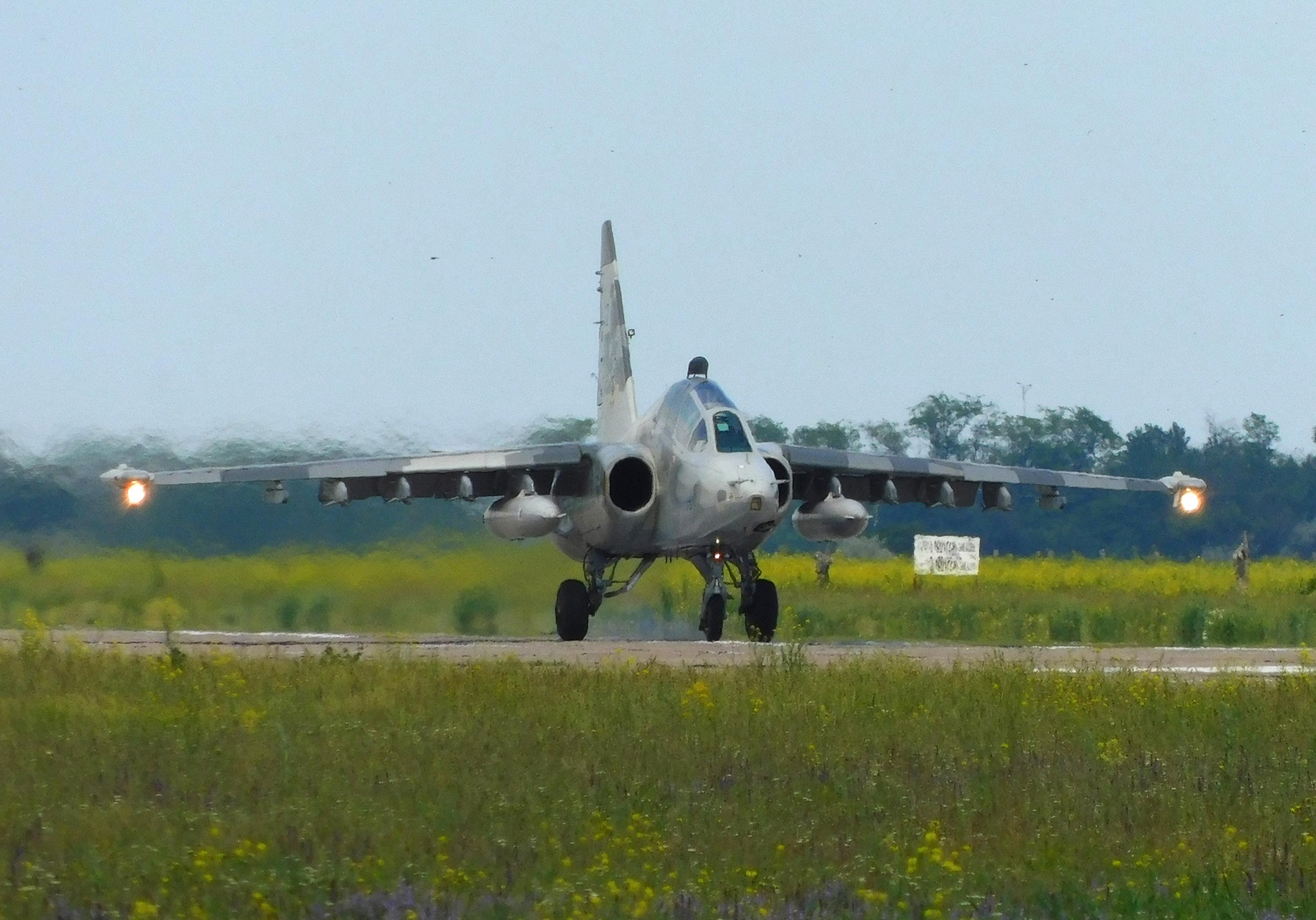 В Николаеве военные летчики отработали полеты в составе пары и звена. На очереди – ночная практика (ФОТО)