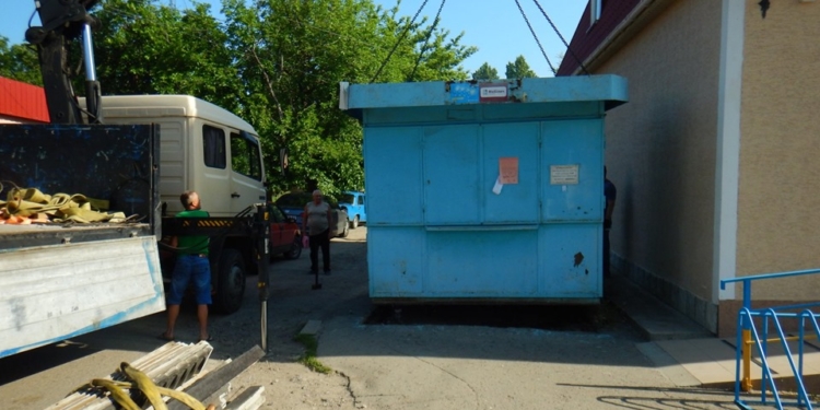 Центральный район Николаева немного расчистили от «будок» и незаконной рекламы (ФОТО)