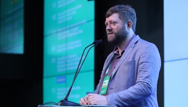 В партии “Слуга народа” не видят проблемы в назначениях в АП друзей Зеленского