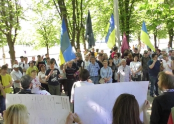 Возле бюста Жукова в Харькове разгорелся скандал (ФОТО)