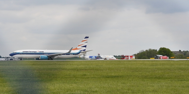 В аэропорту Праги столкнулись два самолета