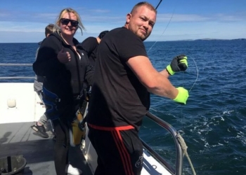 Девушка  поймала на удочку пятиметровую акулу (ФОТО)