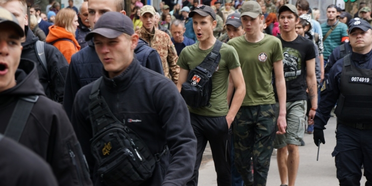 «Бессмертный полк» в Николаеве: за участниками акции наблюдали полиция и проукраинские активисты (ОНЛАЙН)