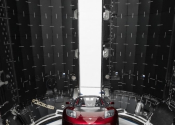 Маск показал 60 готовых к отправке интернет-спутников