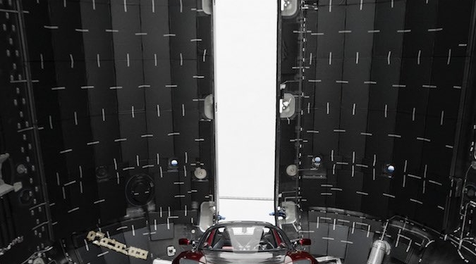 Маск показал 60 готовых к отправке интернет-спутников