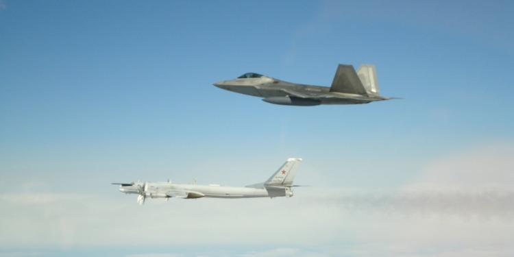 США у побережья Аляски перехватили 6 российских военных самолетов