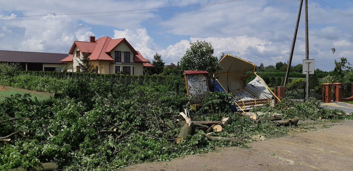 Смерч разрушил более 100 домов в Польше (ФОТО, ВИДЕО)