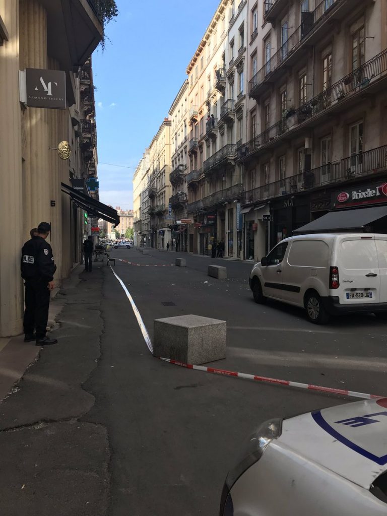 В центре французского Лиона произошел взрыв, есть раненые (ФОТО) 1