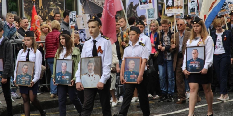 Дедов не поделили. В Севастополе поскандалили два “Бессмертных полка”