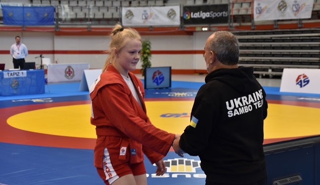 У николаевской спортсменки Анны Антикало первое «взрослое» золото на чемпионате Европы по самбо