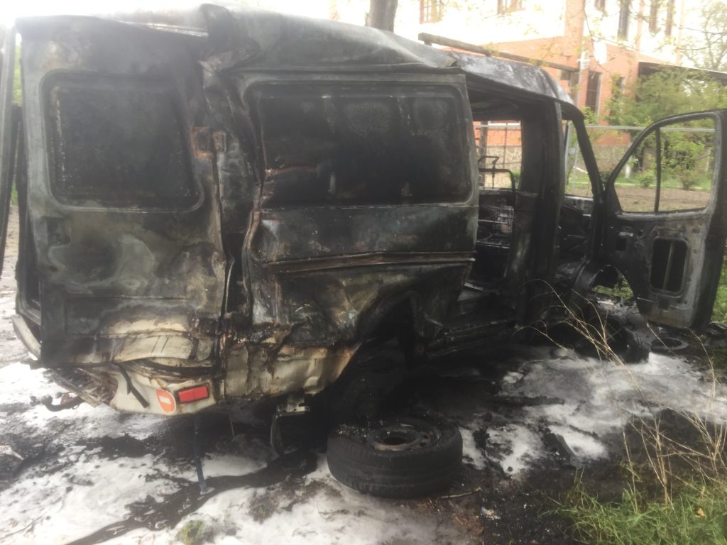В Первомайске сгорело три припаркованных в одном месте автомобиля 5