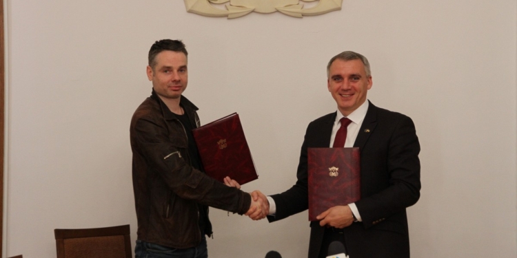 Чтобы стать еще более «прозрачным», Николаев присоединился к проекту «Бюджетный сканер»