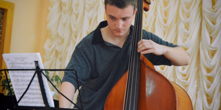 Выпускники Николаевского колледжа музыкального искусства дали камерный контрабасовый концерт (ФОТО, ВИДЕО)