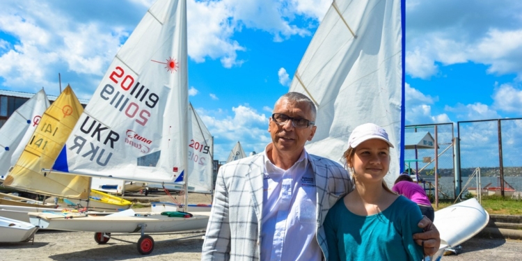 Праздник для всех, кто любит паруса. В Николаеве открыли 132-й спортивный парусный сезон
