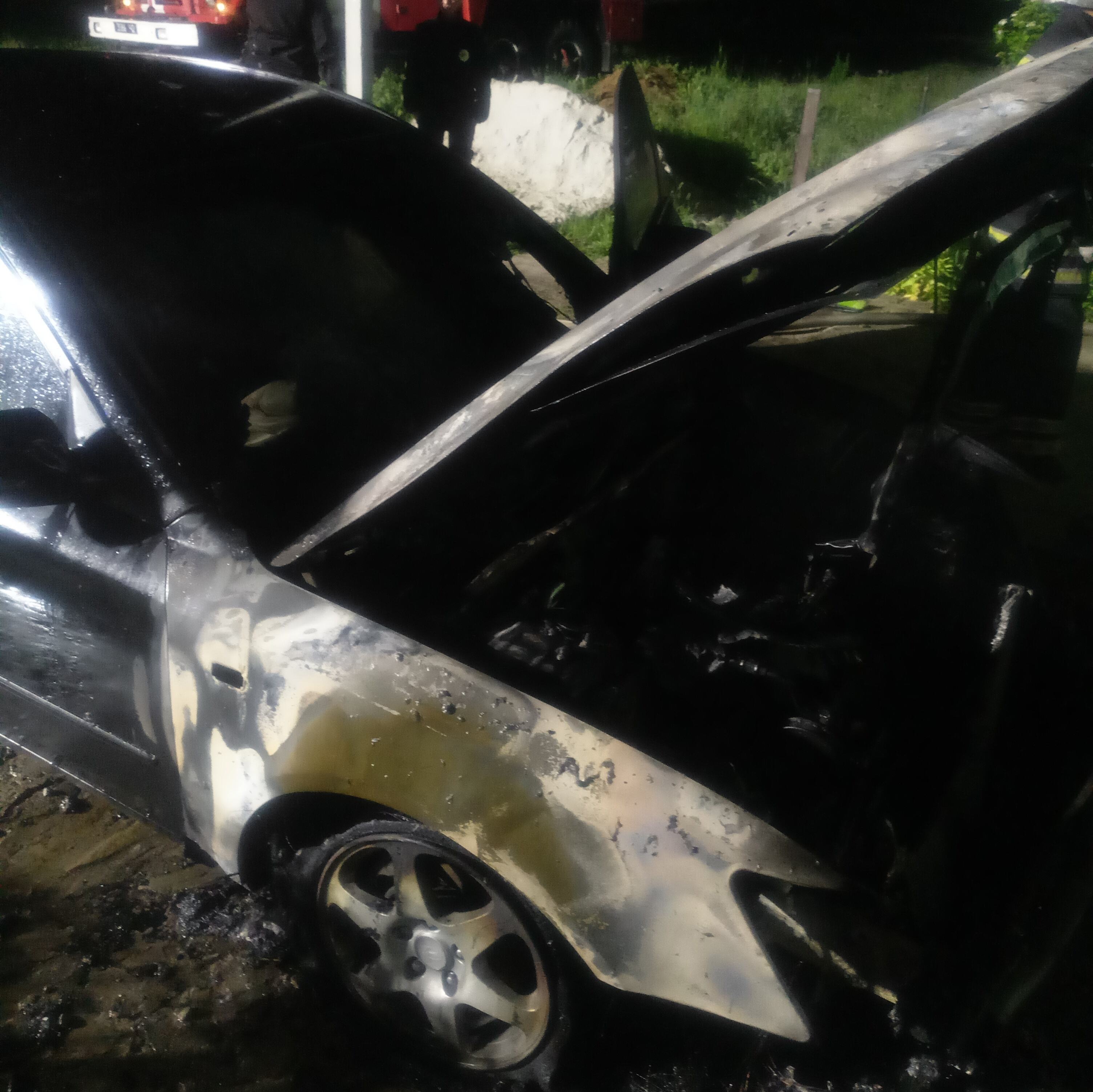 Ночью в Корабельном районе Николаева горела легковушка, а у Зайчевского – фура с соком (ВИДЕО)