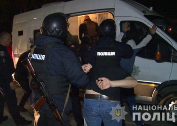 В Виннице полиция штурмовала завод, который пытались захватить рейдеры (ФОТО, ВИДЕО)