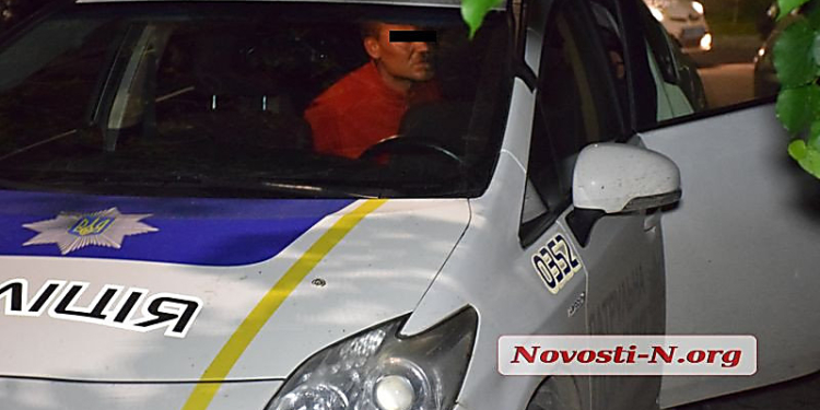 В Николаеве мужчина выбросил мать с седьмого этажа