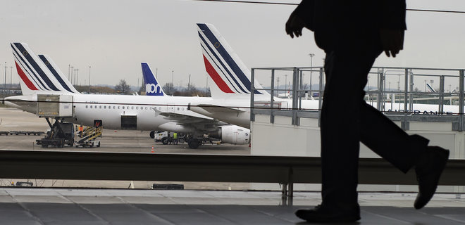 Сотни нелегальных мигрантов захватили крупнейший французский аэропорт 1