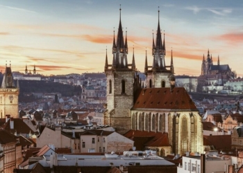 Чехия хочет сократить количество российских дипломатов в стране. Россия пока сопротивляется