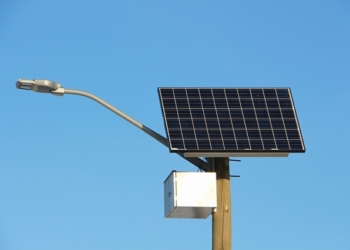 В Черновцах установили 16 пилотных солнечных панелей для освещения улиц
