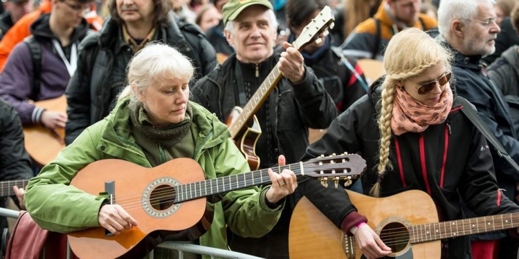 В Польше тысячи гитаристов установили уникальный рекорд