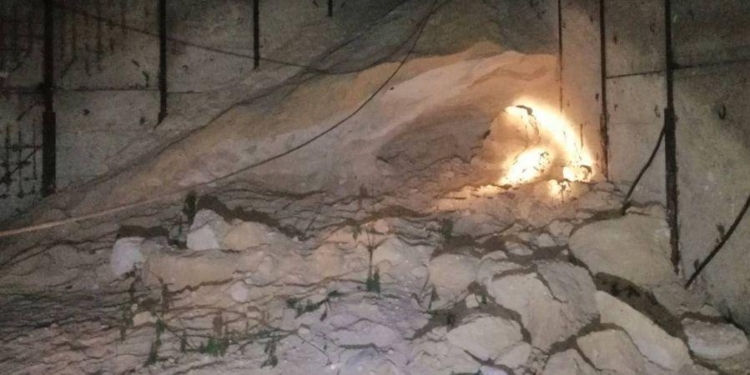 В Мариуполе двое детей погибли под обвалившейся насыпью песка