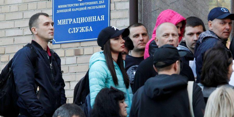 В Кабмине рассказали, как будут определять жителей Донбасса, получивших российские паспорта 1