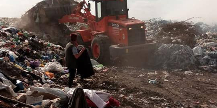 Уже сутки гасят пожар на одной из мусорных свалок Николаевщины (ФОТО)