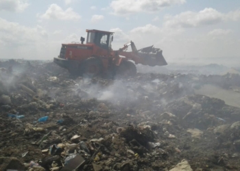 Уже сутки гасят пожар на одной из мусорных свалок Николаевщины (ФОТО)