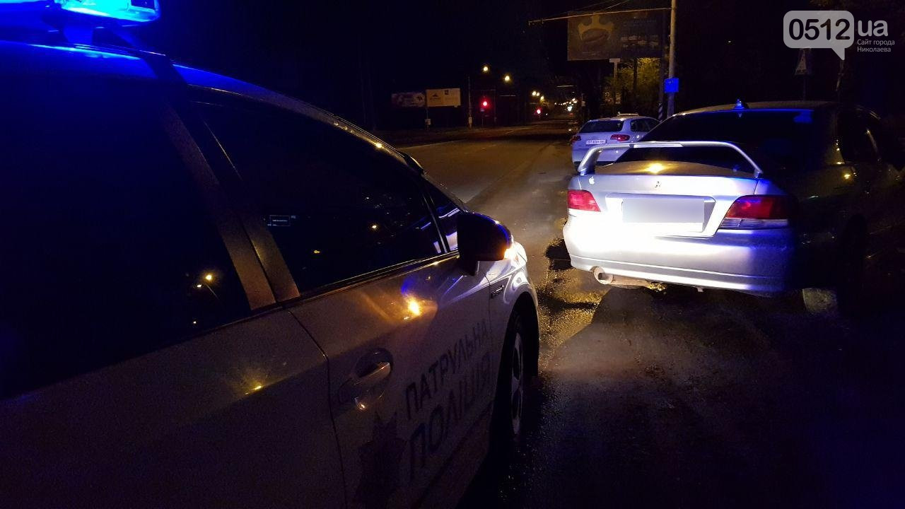 В Николаеве патрульные остановили Mitsubishi. Водитель оказался без прав и, вероятно, под наркотиками (ФОТО)