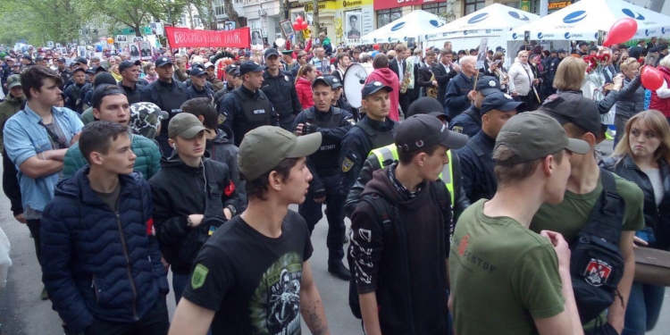 «Бессмертный полк» в Николаеве: за участниками акции наблюдали полиция и проукраинские активисты (ОНЛАЙН)