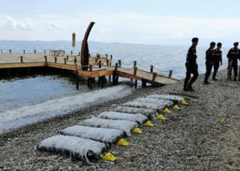 Дары Нептуна: возле курорта в Турции из моря выловили почти 1,5 тонны марихуаны