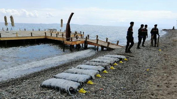 Дары Нептуна: возле курорта в Турции из моря выловили почти 1,5 тонны марихуаны