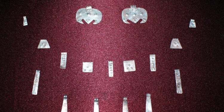 Замучила совесть: мужчина сдал государству клад украшений, которым 1500 лет (фото)