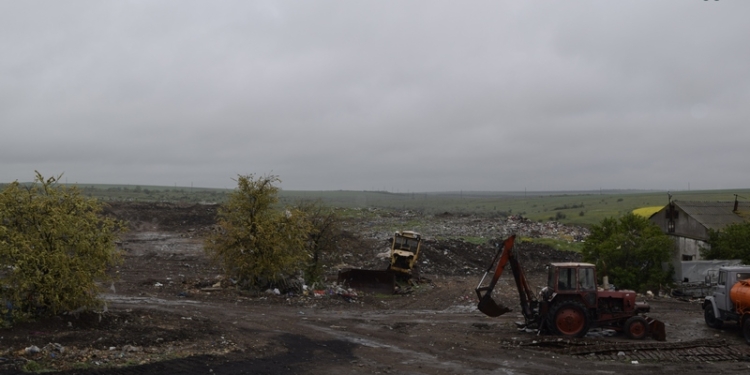 Большинство депутатов профильной комиссии Николаевского горсовета проигнорировали выездное заседание на полигон ТБО, где погиб ребенок