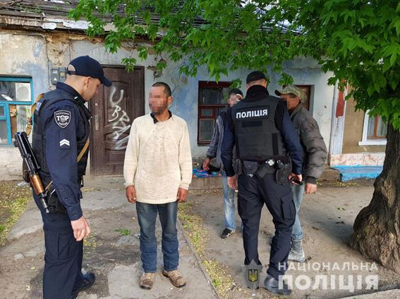 В Николаеве полиция в заброшенном доме нашла вора, который был в розыске 2