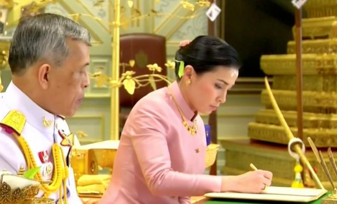Король Таиланда накануне коронации женился на генерале своей охраны 3