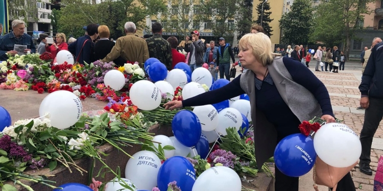 В Николаеве к Вечному огню возложили шарики в цветах Оппоблока и с фамилией местного партийного лидера (ФОТО)