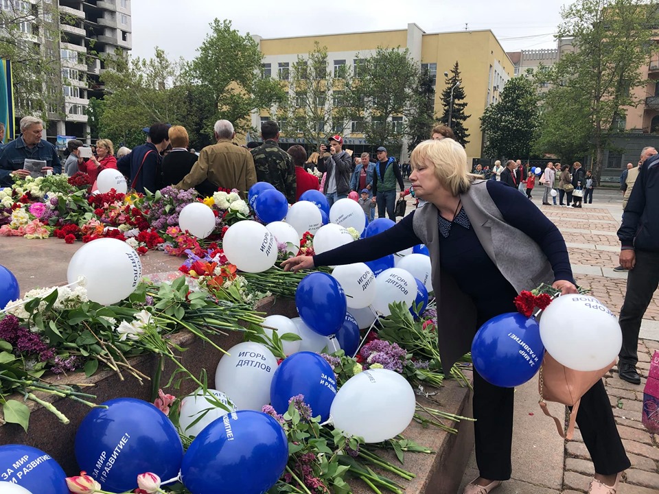 В Николаеве к Вечному огню возложили шарики в цветах Оппоблока и с фамилией местного партийного лидера (ФОТО) 15
