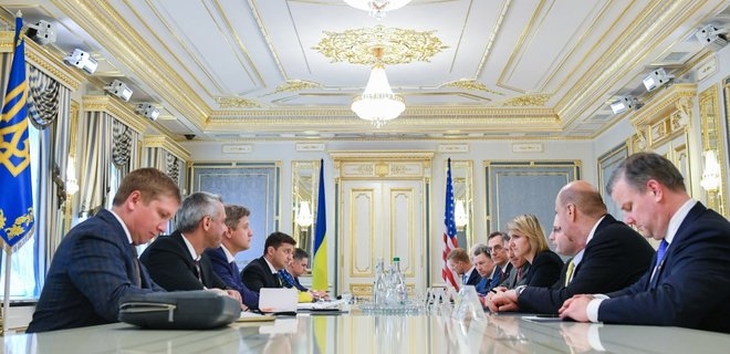 Зеленский призвал США ужесточить санкции против России