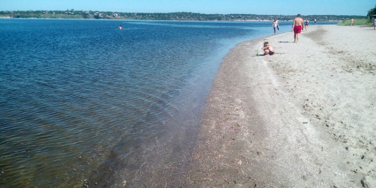 В Заводском районе проверили готовность пляжей к началу сезона. Отдыхающих попросили не заезжать на берег