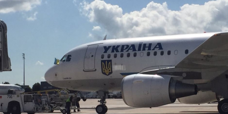 Встретится с Макроном и стартаперами. Зеленский уже в Париже (ФОТО)