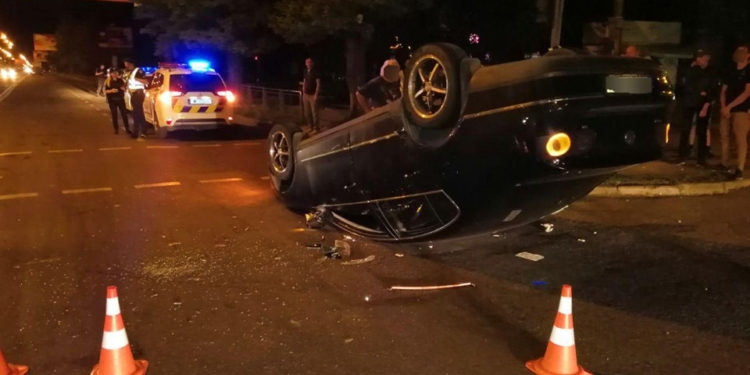 Ночное ДТП в Николаеве: одна из легковушек перевернулась на крышу (ФОТО)