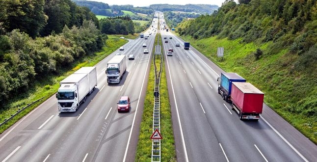 Из-за жары на автобанах в Германии ограничили скорость движения