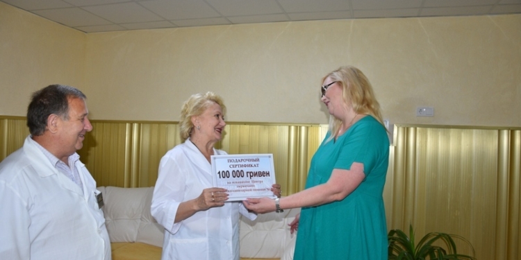 НГЗ – медикам. Инфекционная больница получила кислородный концентратор, а ЦПМСП №7 – 100 тыс. грн.