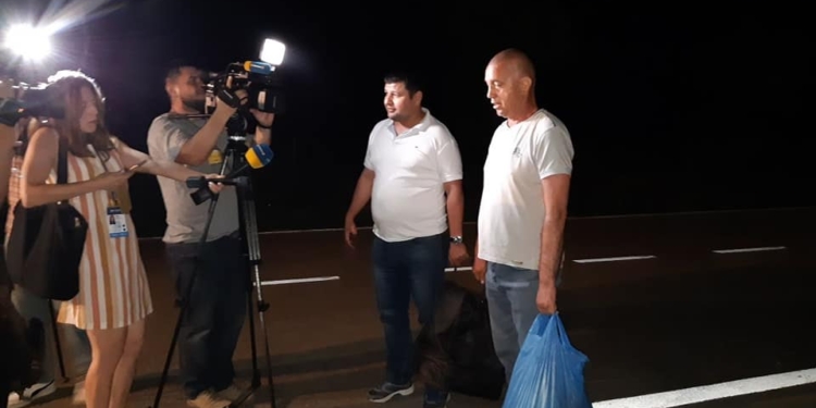 Капитан очаковского рыболовецкого судна «ЯМК-0041», захваченного год назад россиянами, вернулся на материковую Украину (ФОТО)